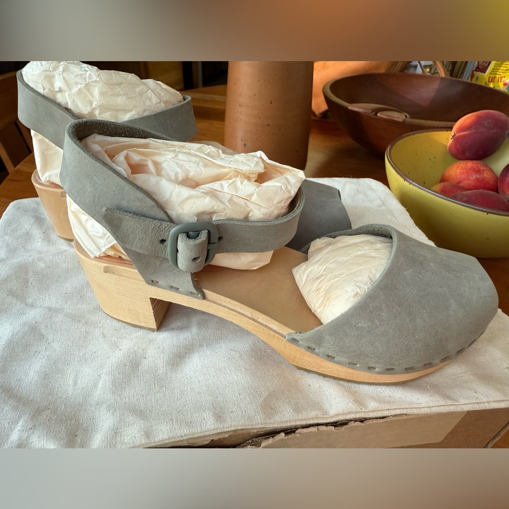 NWT Bryr Clogs Sylvie Peep Toe Block Sandal Sage Size 7/37